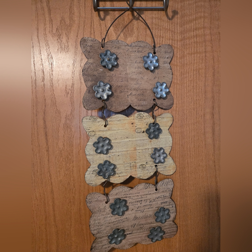 Rustic Hanging Wall Decor with Metal Flowers